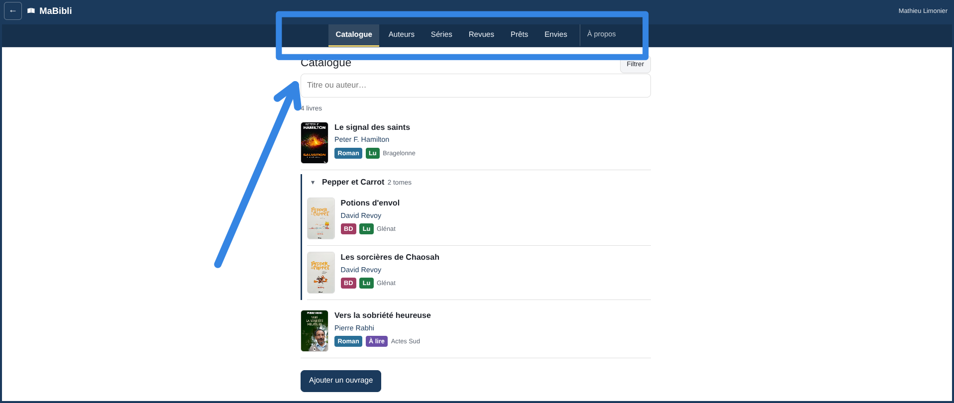 Version ordinateur: Le menu Catalogue, avec la série BD ‘ composée de deux tomes, ‘ et ‘ et le livre ‘. Il y a tout en dessous un bouton ‘. Au dessus a gauche se trouve un bouton avec une flèche ver la gauche représentant le retour en arrière. Juste en dessous, il y a tous les menu, à savoir ‘, ‘,‘, ‘, ‘, ‘ et ‘.